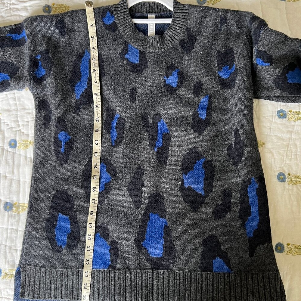 Sweater - Picture 4 of 6
